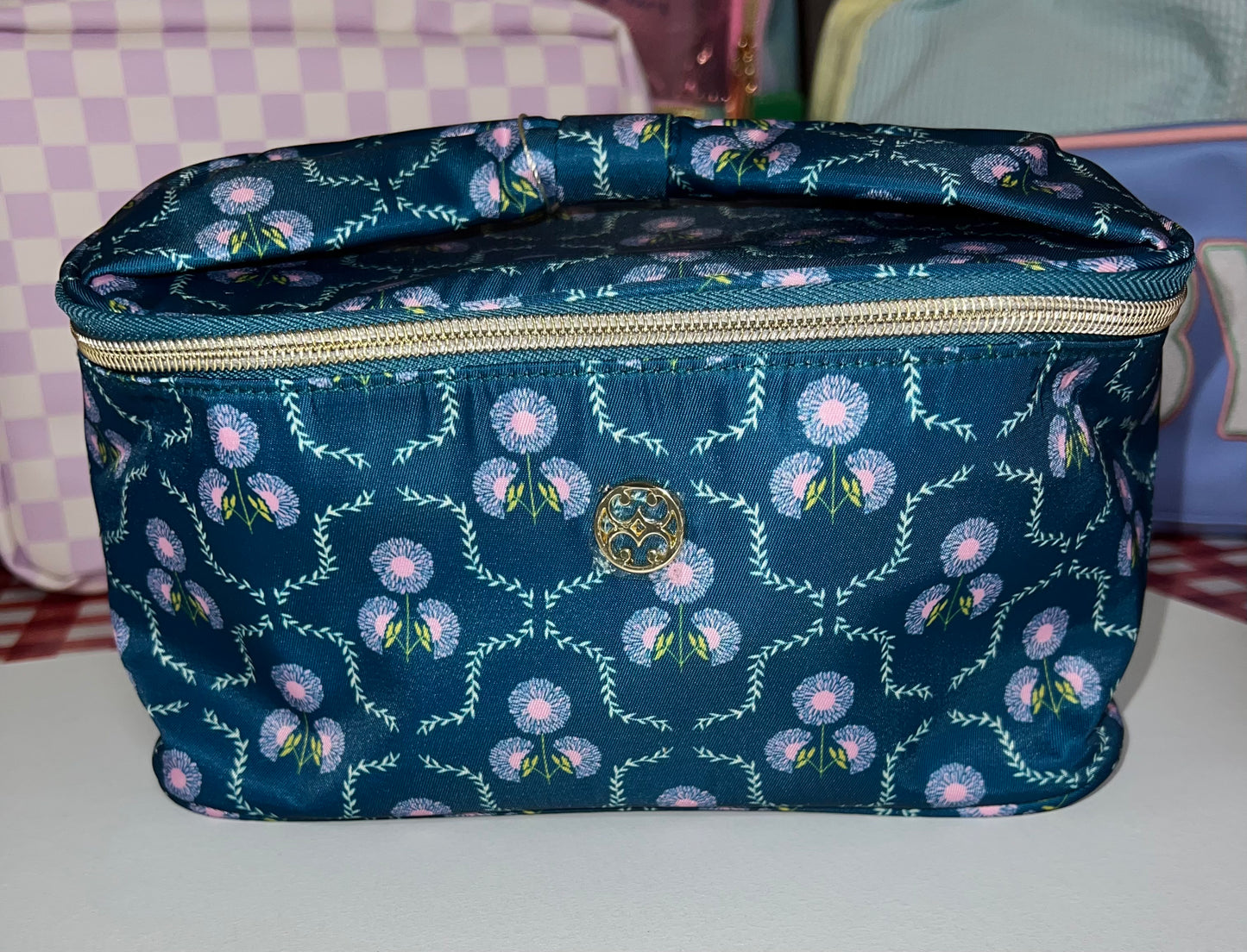 Mary Square Kiss and Make Up Venice Vines